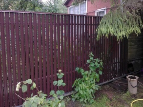 Забор из евроштакетника с бетонированием столбов 28 метров фото в Ейске