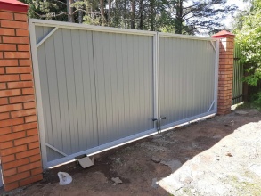 Распашные ворота с ручным управлением - пример 1 фото в Ейске