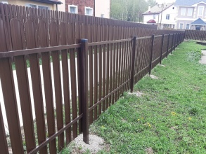 Забор из евроштакетника с утрамбовкой щебнем 70 метров фото в Ейске