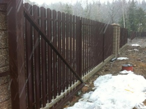 Забор из евроштакетника в шахматном порядке 122 метра фото в Ейске