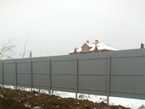 Забор из профнастила с забивными столбами 95 метров фото цена под ключ