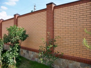 Кирпичный забор сплошной 80 метров фото в Ейске