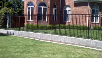 Сварные заборы на ленточном фундаменте 80 метров фото в Ейске