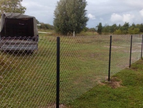 Забор из сетки рабицы в натяг 12 метров фото в Ейске