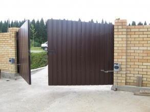 ворота распашные с дистанционным управлением - пример 14 фото недорого под ключ