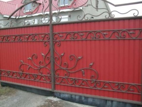 Кованые заборы с профнастилом 150 метров фото в Ейске