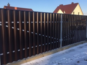 Забор из евроштакетника в шахматном порядке 10 соток фото в Ейске