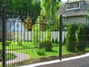 Кованые заборы на ленточном фундаменте 80 метров фото в Ейске