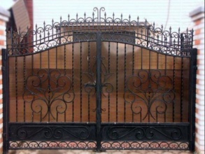 Кованые заборы с поликарбонатом 8 соток фото с установкой