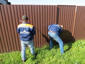 Забор из профнастила с утрамбовкой щебнем 79 метров фото в Ейске